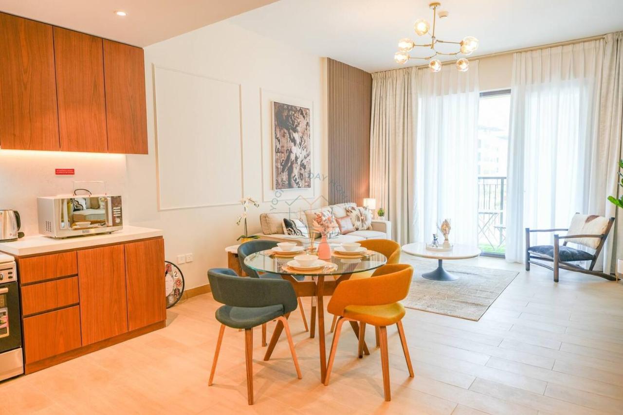 Yogi - 1BR sea view apt with balcony & pool access