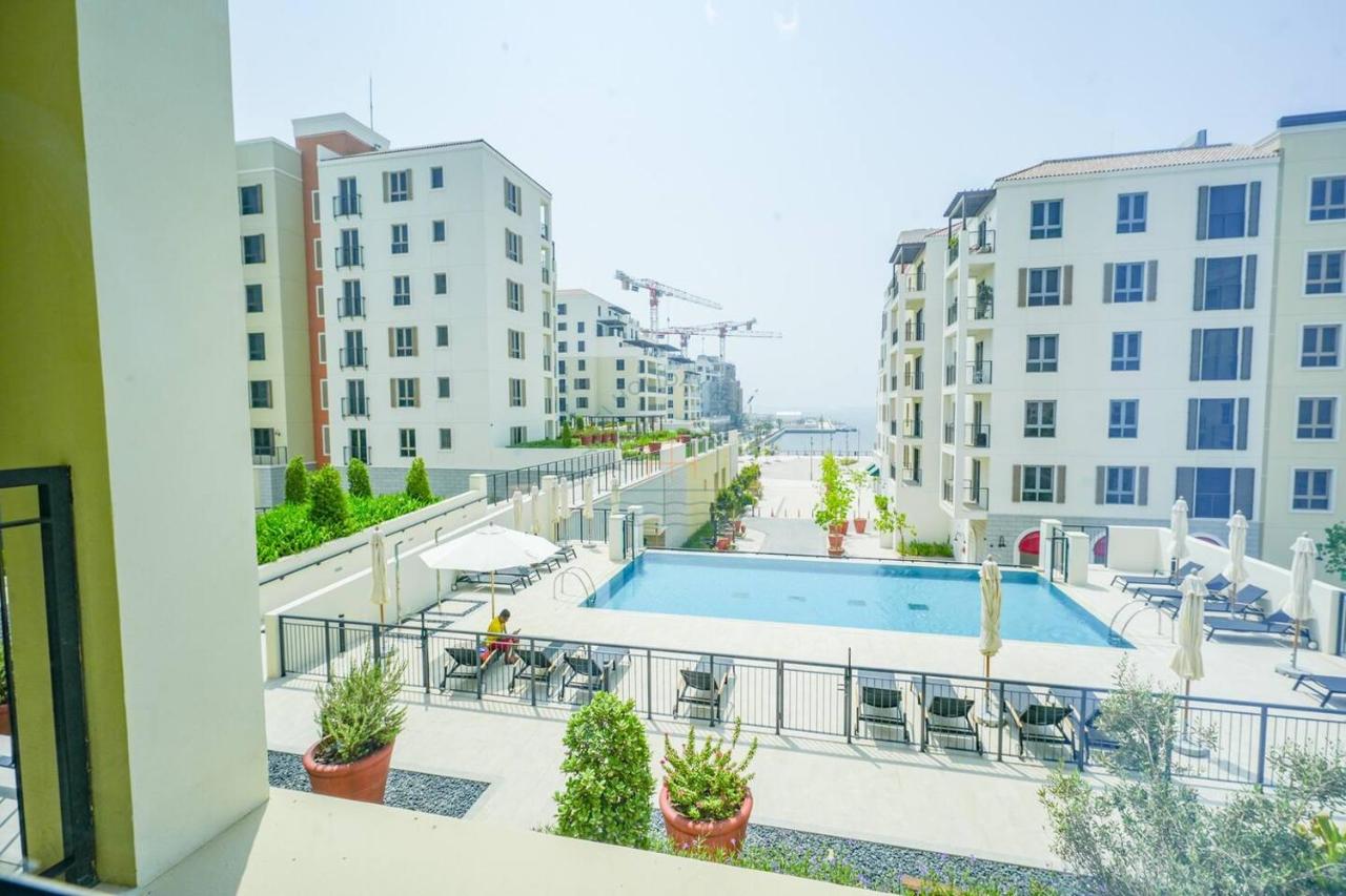 Yogi - 1BR sea view apt with balcony & pool access - 4