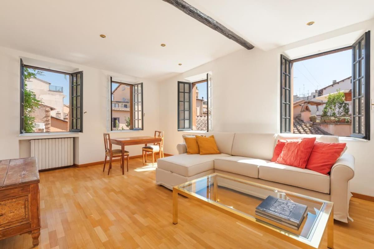 Piede Charming Apartment