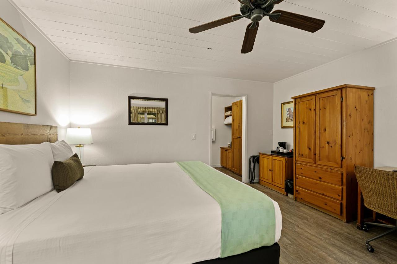 El Pueblo Inn — photo 22