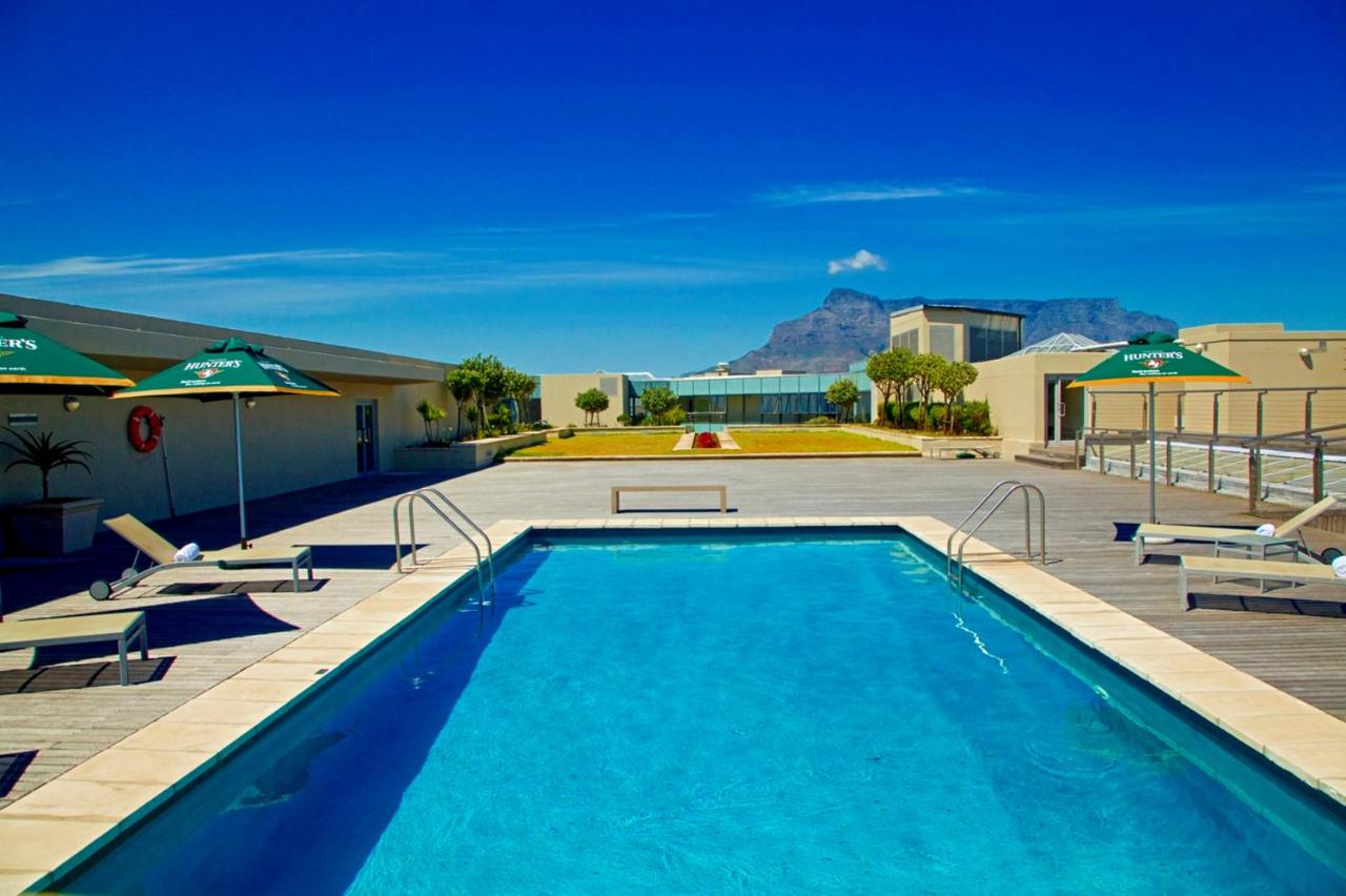 Rooftop swimming pool: Lagoon Beach Hotel & Spa