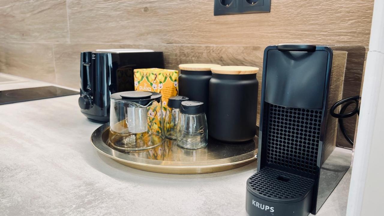 YourAthens-Jack, Urban Stylish with Shaded Balcony near Kolonaki, Athens Center - 5