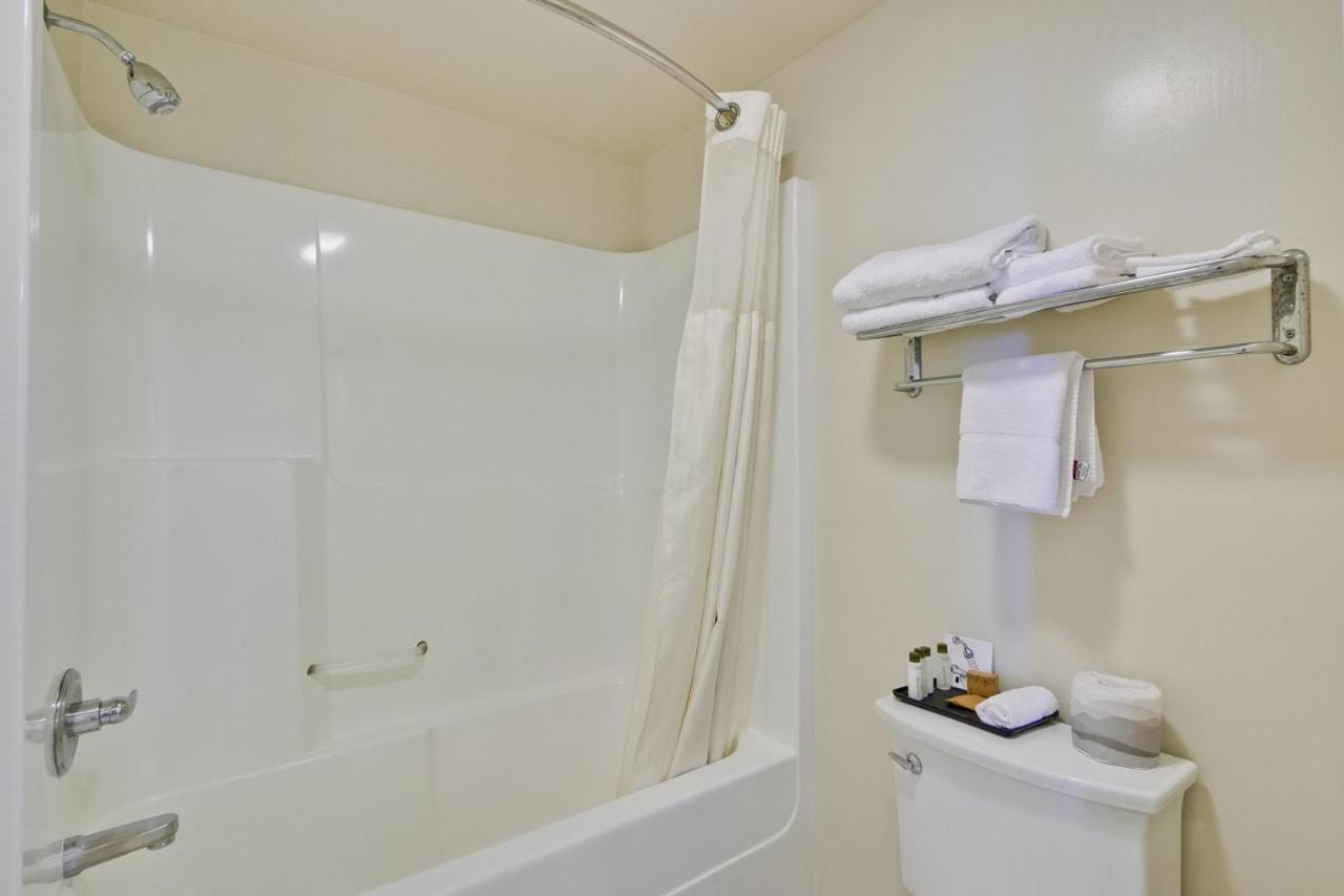 Americas Best Value Inn - Sky Ranch Palo Alto — photo 7