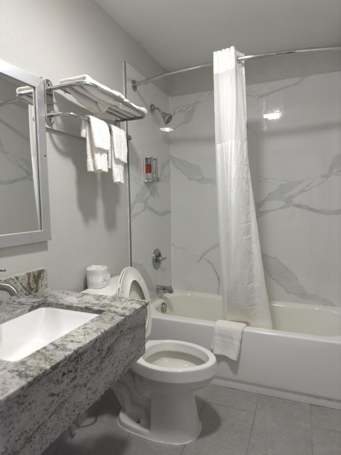 Relax Inn McGehee — photo 4