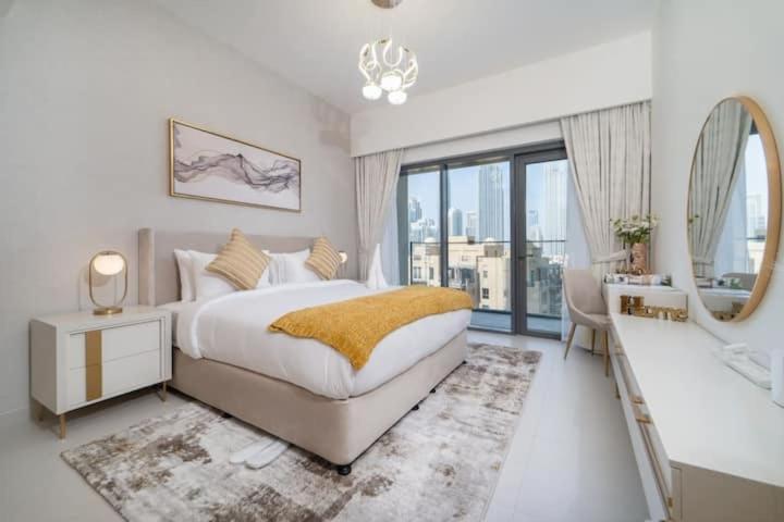 Vogue Vacation Homes, Downtown Burj Royale near Dubai Mall and Burj Khalifa ,Two Bedroom Apartment with large Balcony and Access to all Amenities - 5