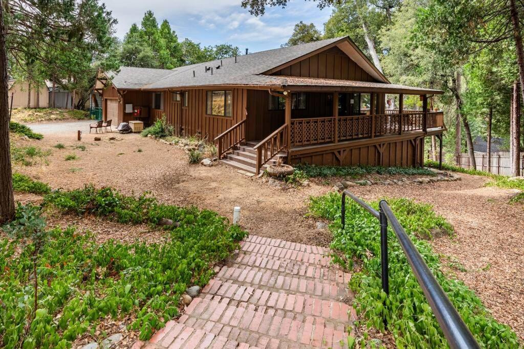 Ponderosa Pines Escape — photo 17
