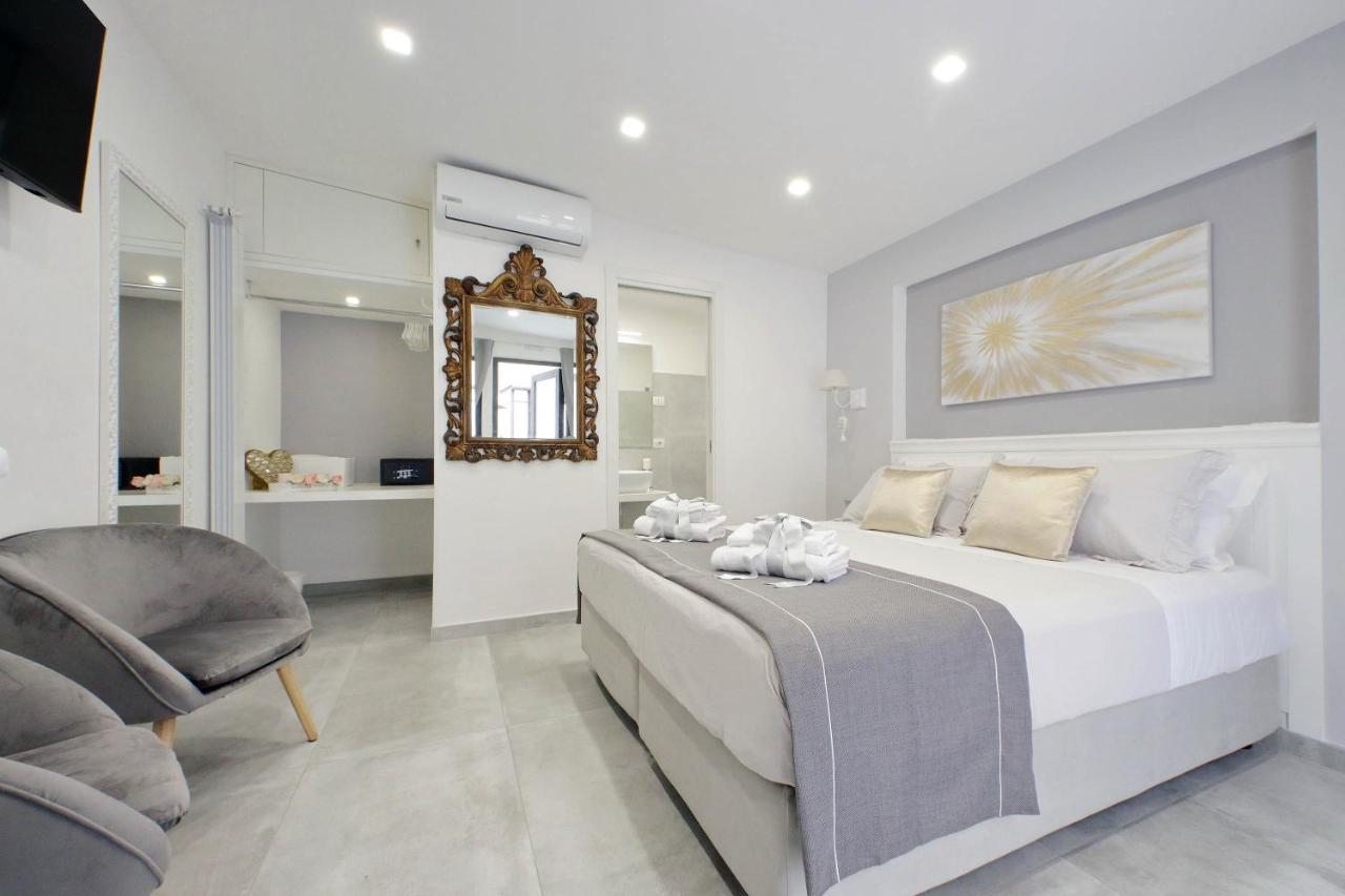 Roman Holiday Suites - 2