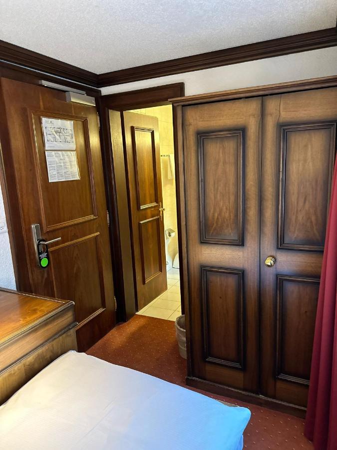 Hotel Astoria photo