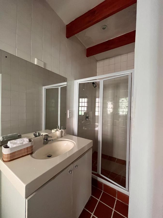 Cozy Camps Bay House with mountain and sea view - 3