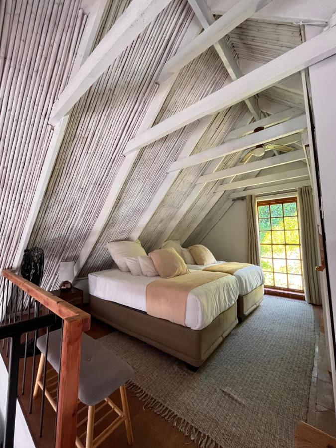 Cozy Camps Bay House with mountain and sea view - 2