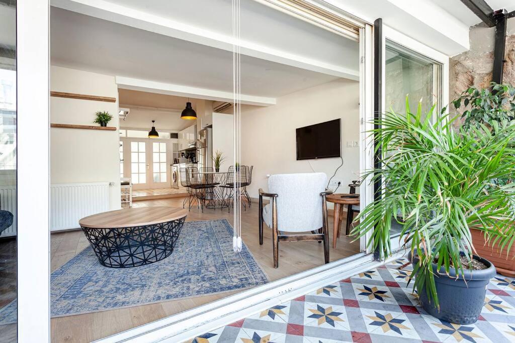 Prime location with terrace - 5