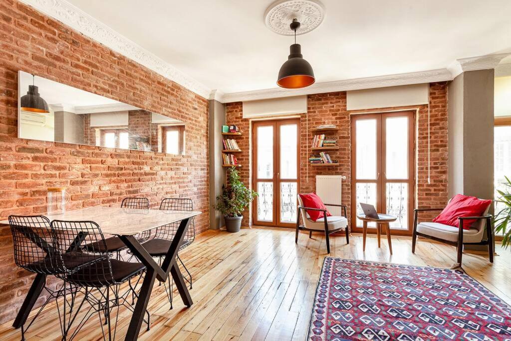 Central location with 2 bedrooms - 4