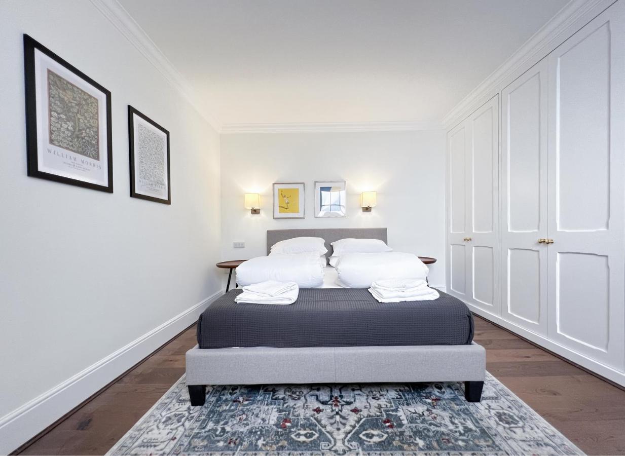 Museum St Central Soho Townhouse - 2