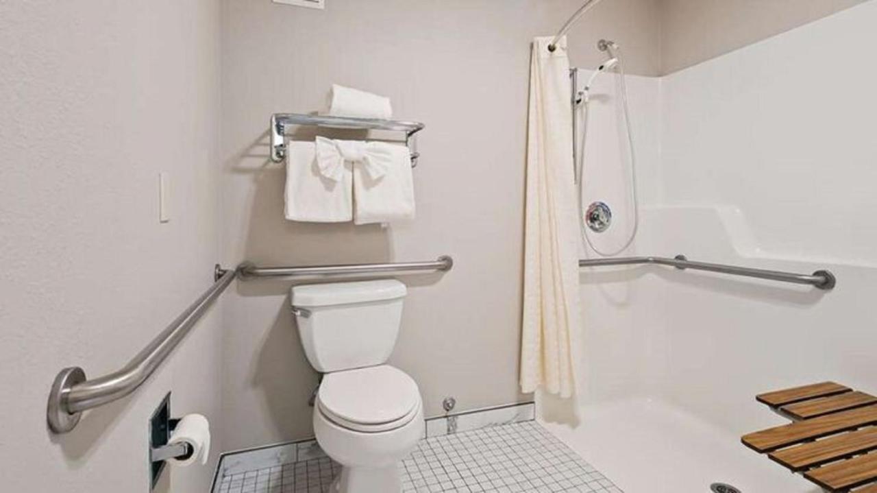 Lighthouse Suites Inn — photo 14