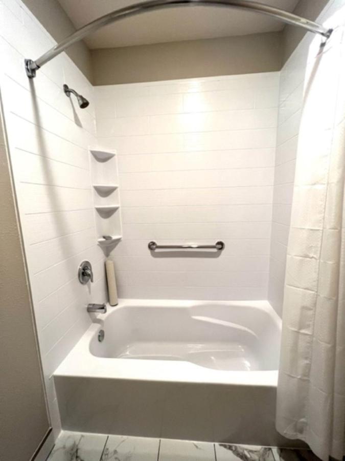 Lighthouse Suites Inn — photo 16