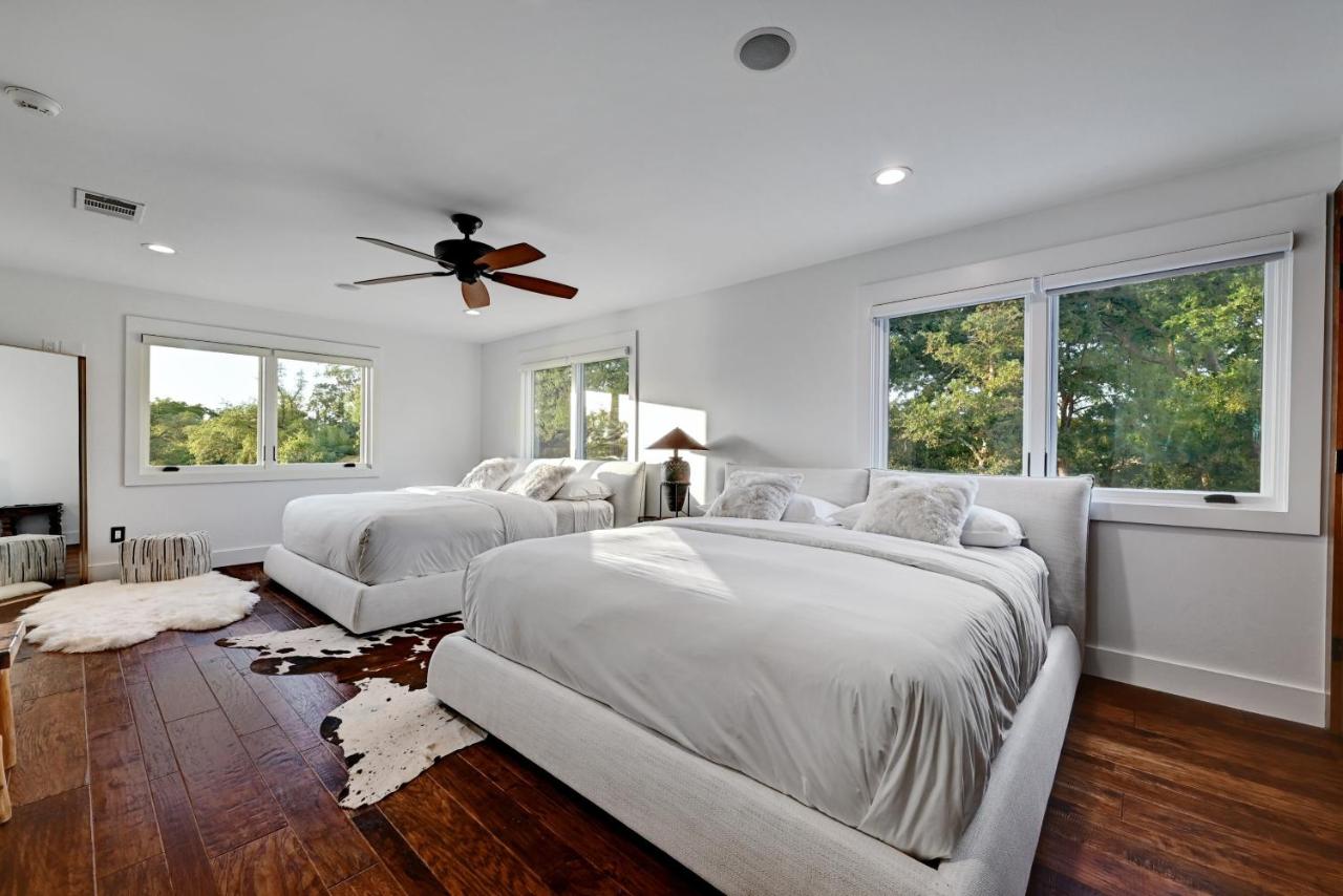 AustinTeton's Sunset Cliff Resort on Lake Travis - PRIVATE WEDDING, EVENT, HEATED POOL, BOAT DOCK - 2