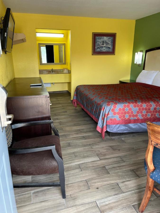 Hallmarc Inn — photo 13