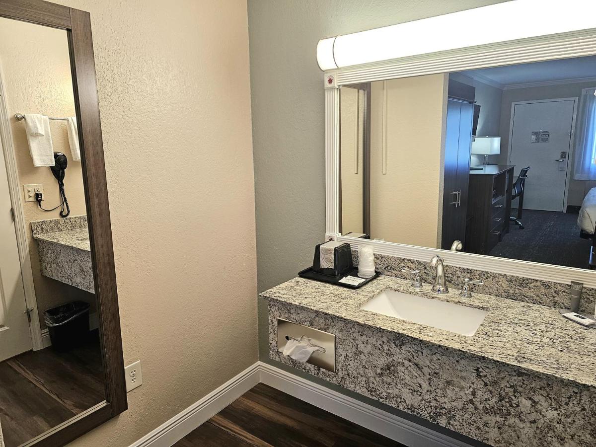 Roadstar Hotel Zephyrhills — photo 12