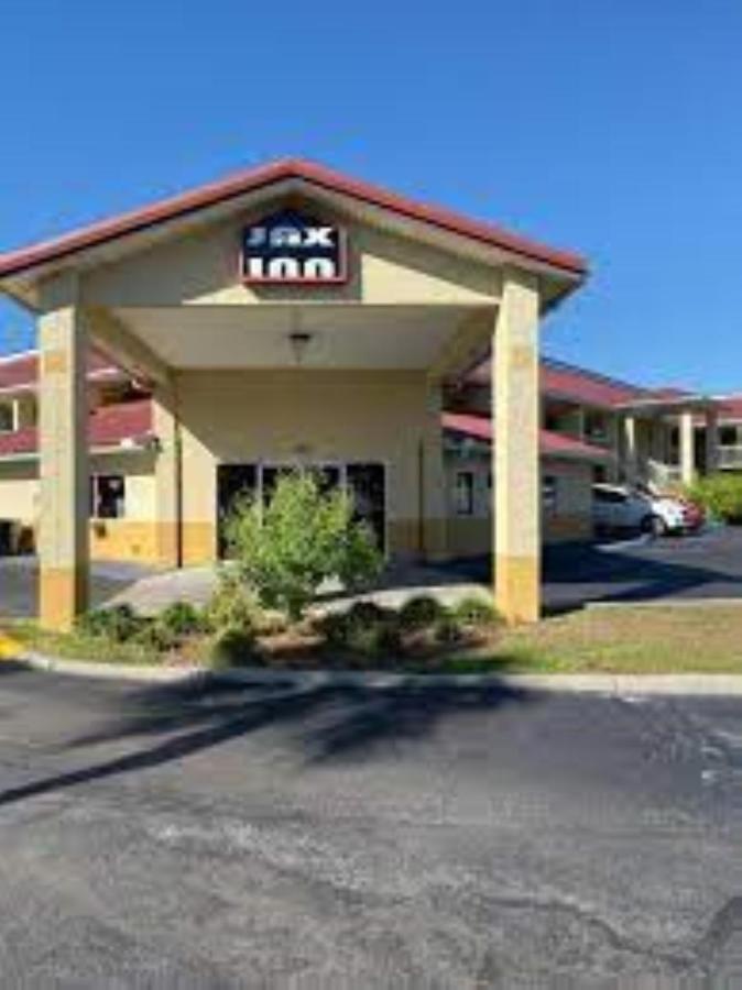 Jax Inn motel Jacksonville , FL — photo 9