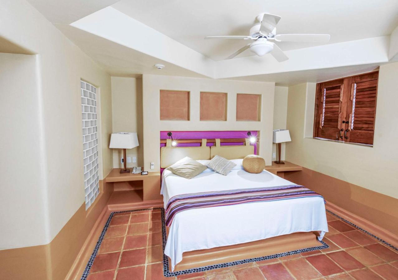 Hilton Grand Vacations Club Zihuatanejo photo