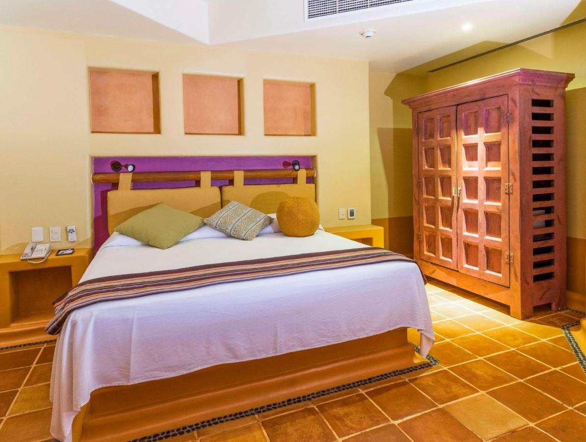 Hilton Grand Vacations Club Zihuatanejo photo