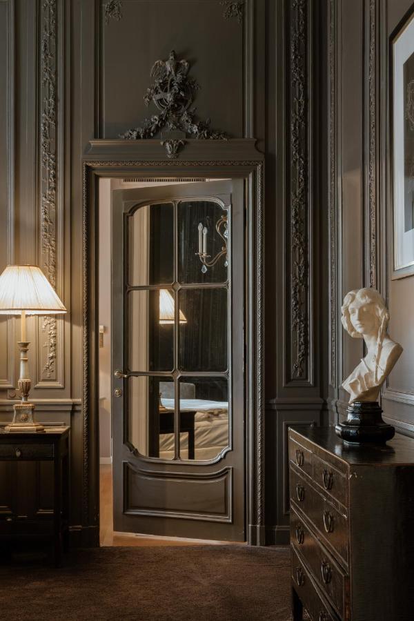 Schlosshotel Berlin by Patrick Hellmann photo