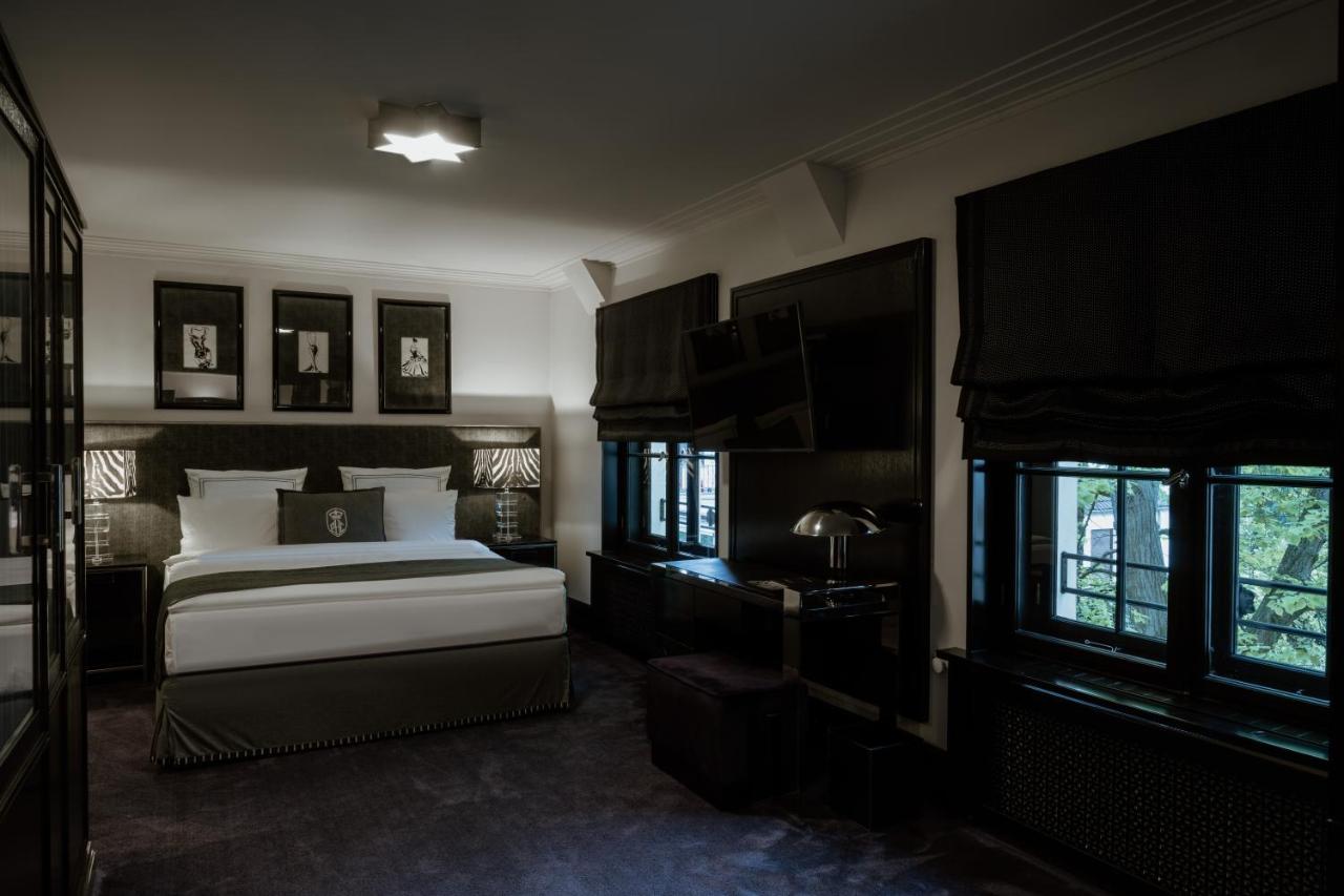 Schlosshotel Berlin by Patrick Hellmann photo