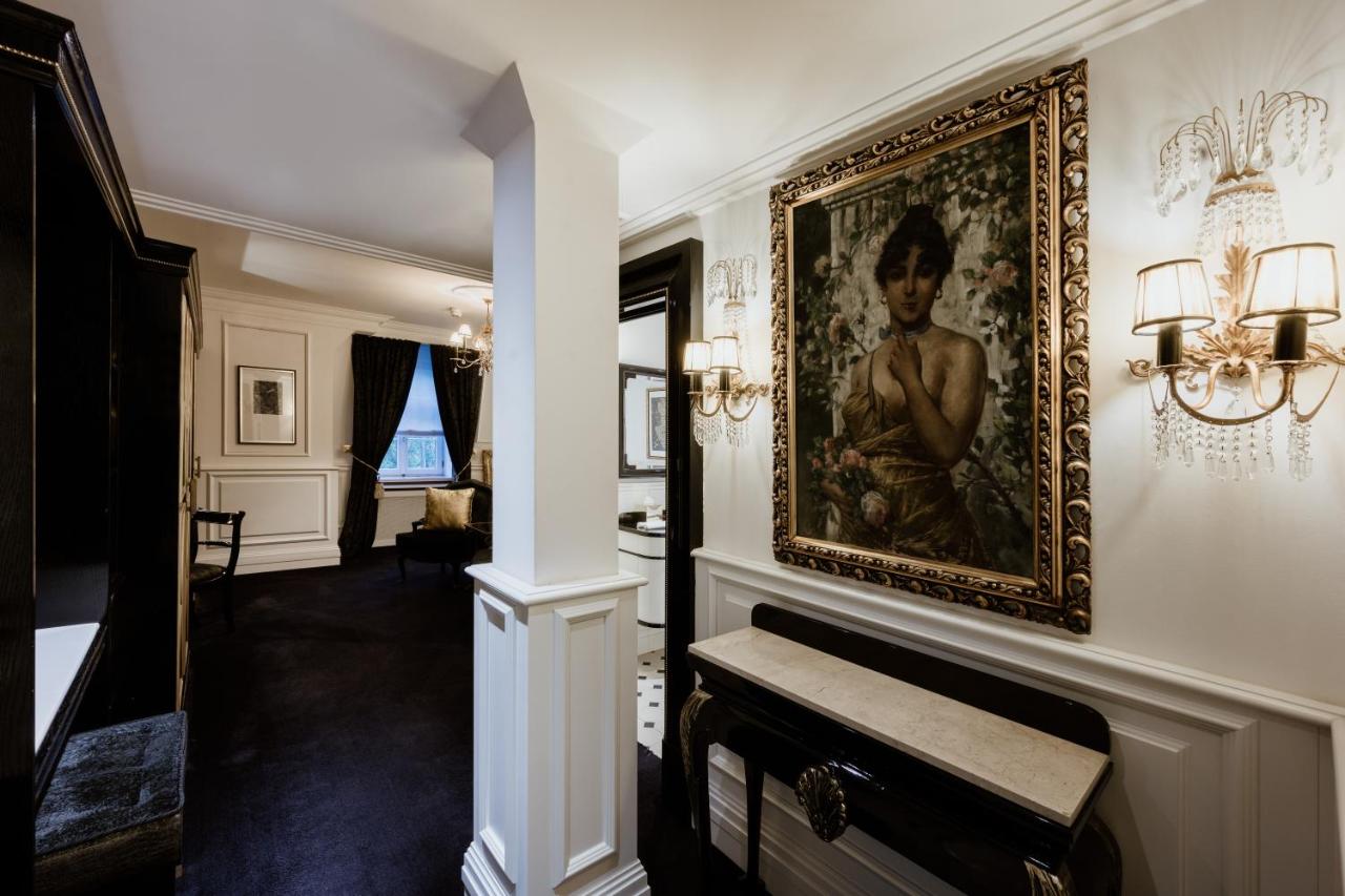 Schlosshotel Berlin by Patrick Hellmann photo
