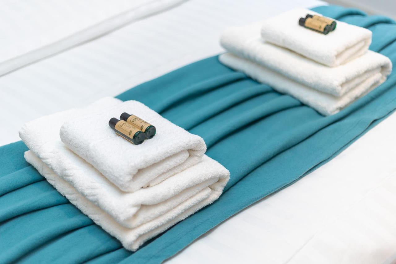 Central Stunning 2BR Flat w2 Patio in Kensington - 3