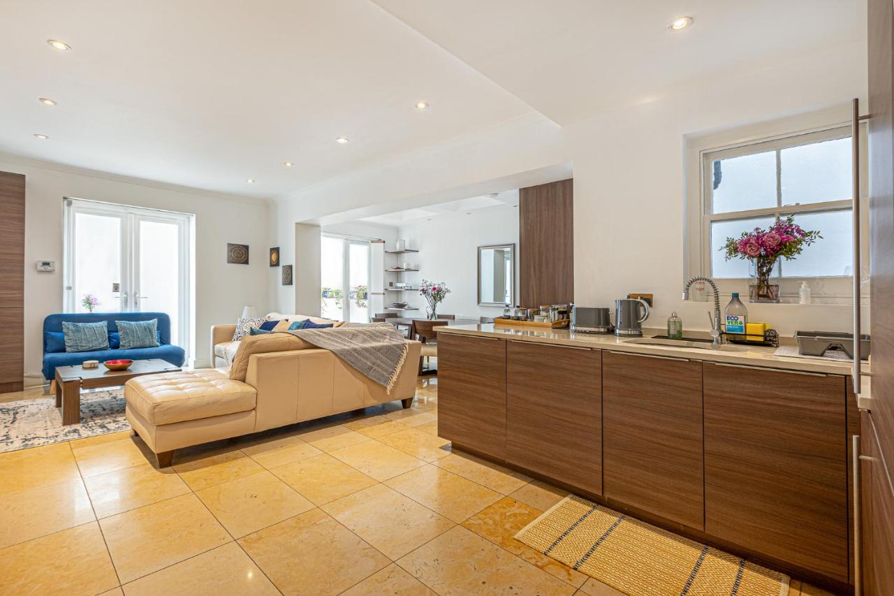 Central Stunning 2BR Flat w2 Patio in Kensington - 5