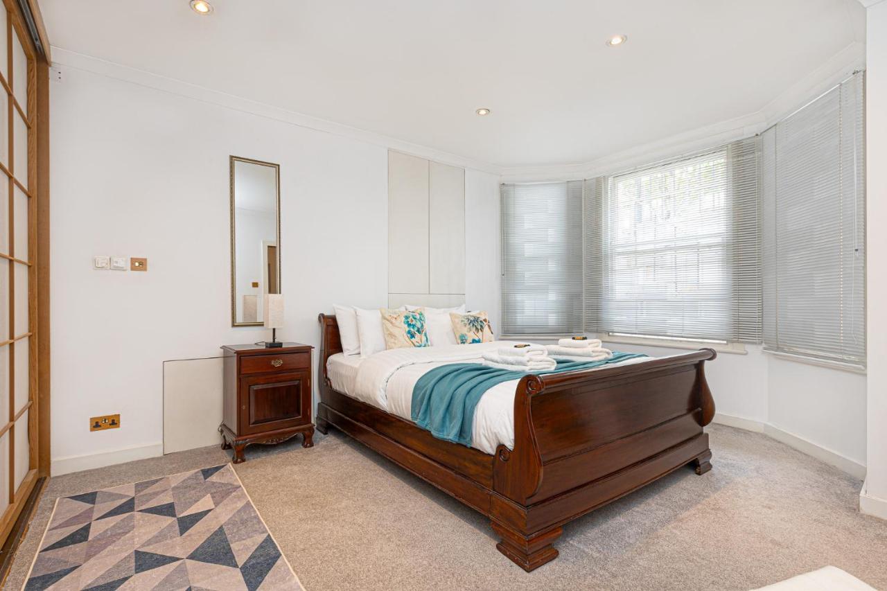 Central Stunning 2BR Flat w2 Patio in Kensington - 2