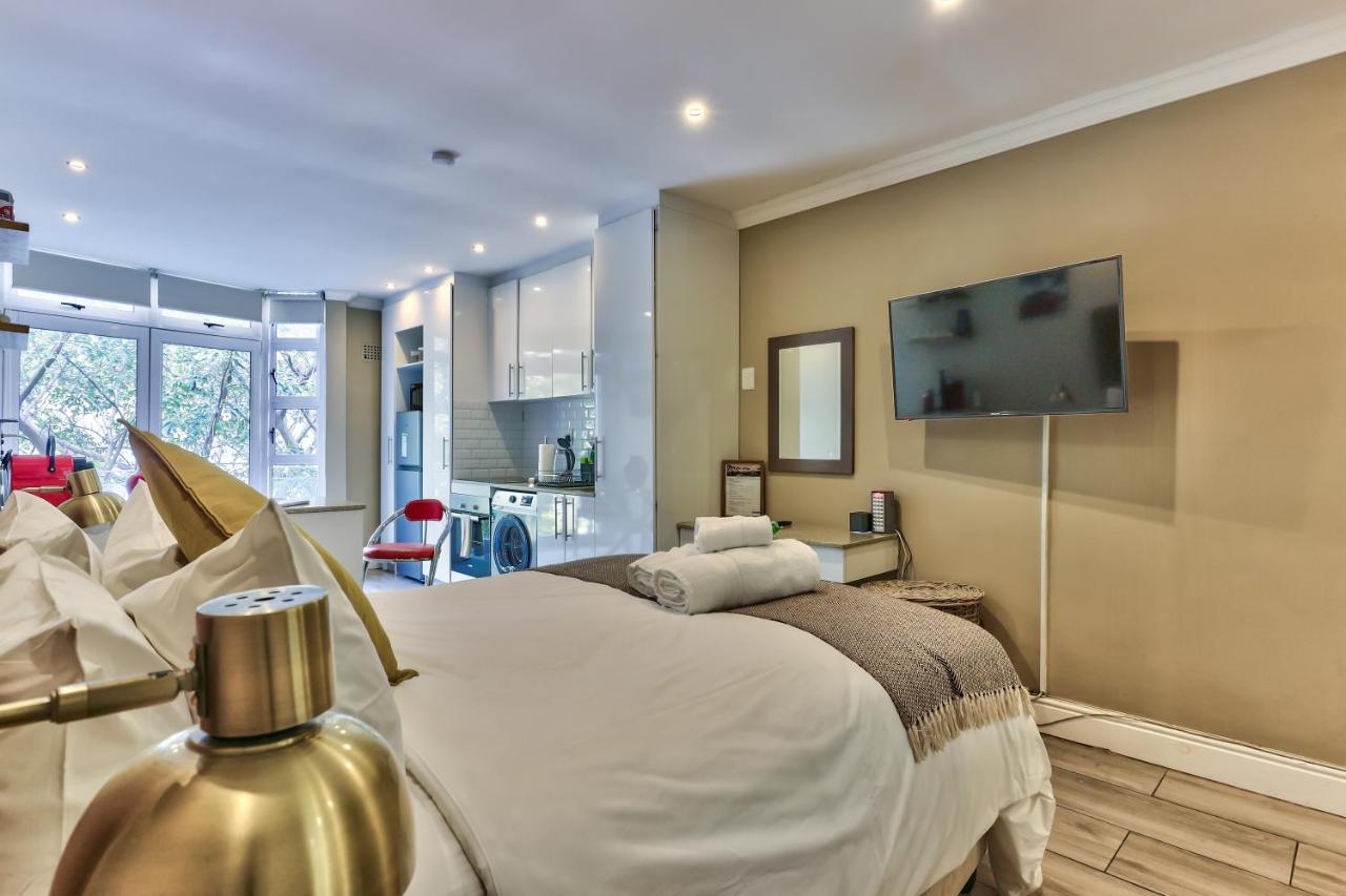 Hyde Park on the Square III - 5