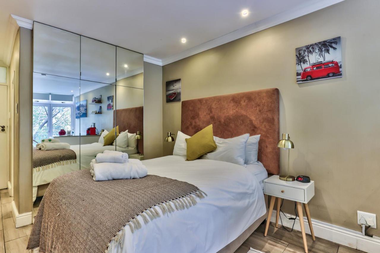 Hyde Park on the Square III - 2