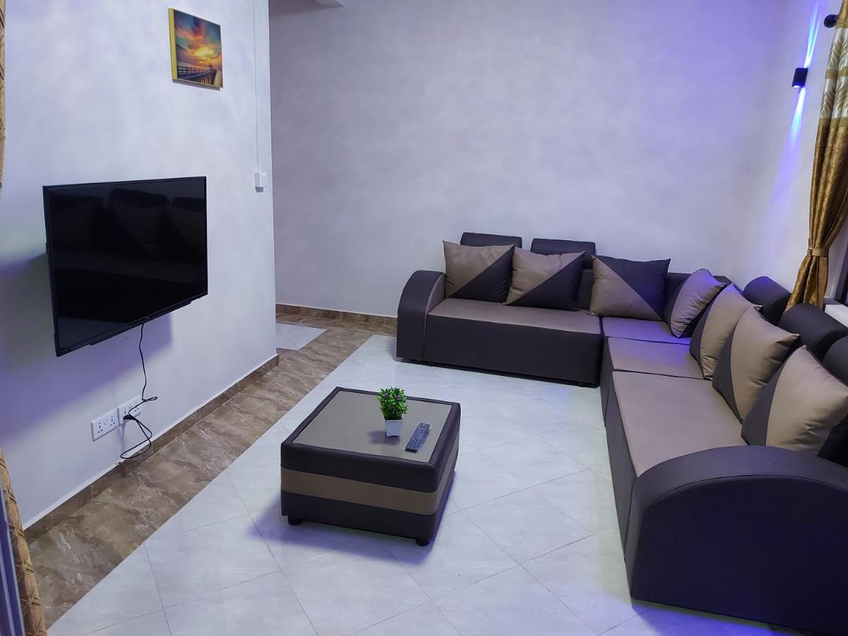 RS VILLA SHARE APARTMENT with private room ,good wifi, 150mts to beaches bus stop, - 5