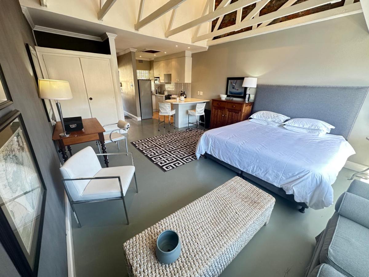 Green Point Self Catering Studios - 2