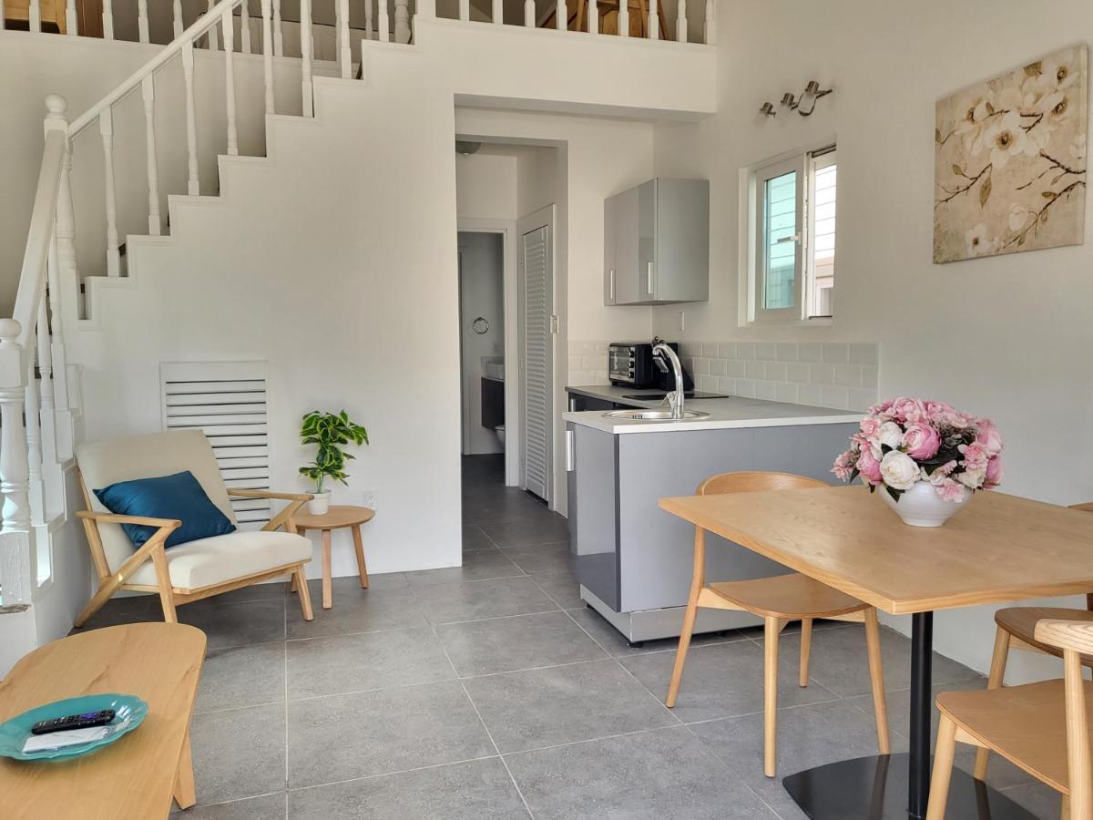 Crawlbay Suites Hotel - 2