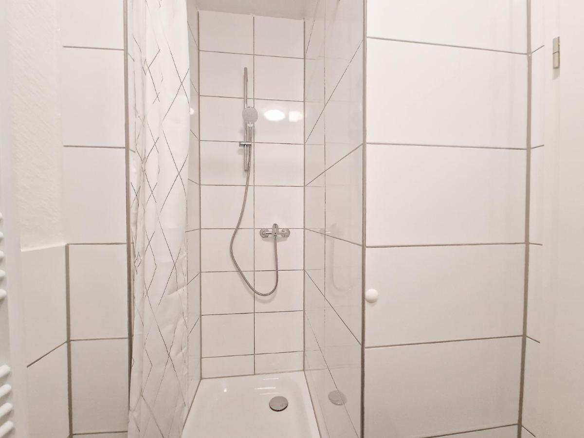 Tolstov Apartments - 4 Room Apartment - 15 Min to Messe DUS - 10 Min Old to Town DUS