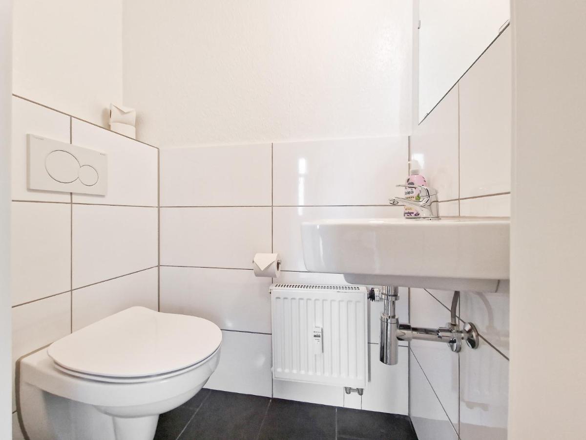 Tolstov Apartments - 4 Room Apartment - 15 Min to Messe DUS - 10 Min Old to Town DUS