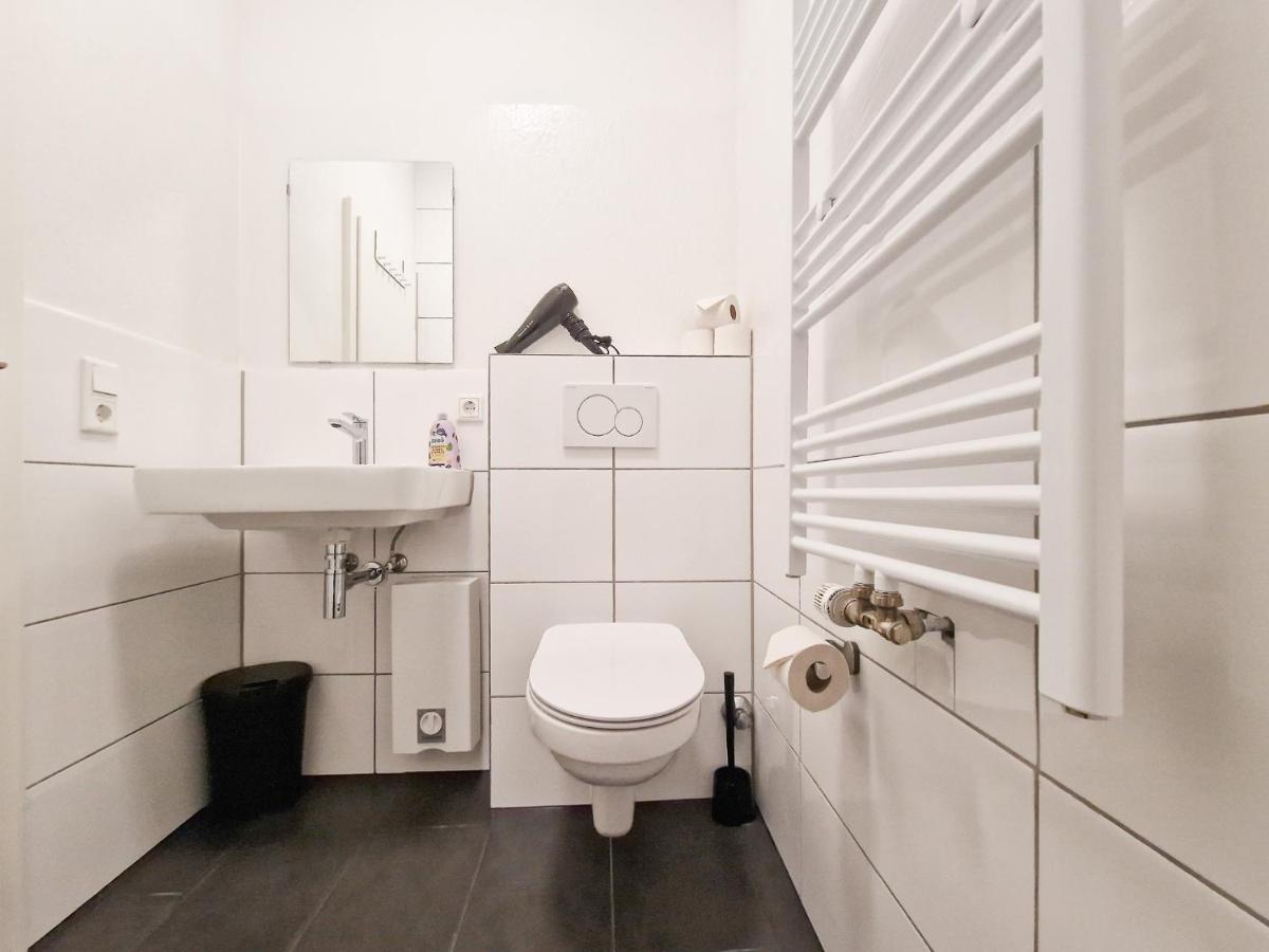 Tolstov Apartments - 4 Room Apartment - 15 Min to Messe DUS - 10 Min Old to Town DUS