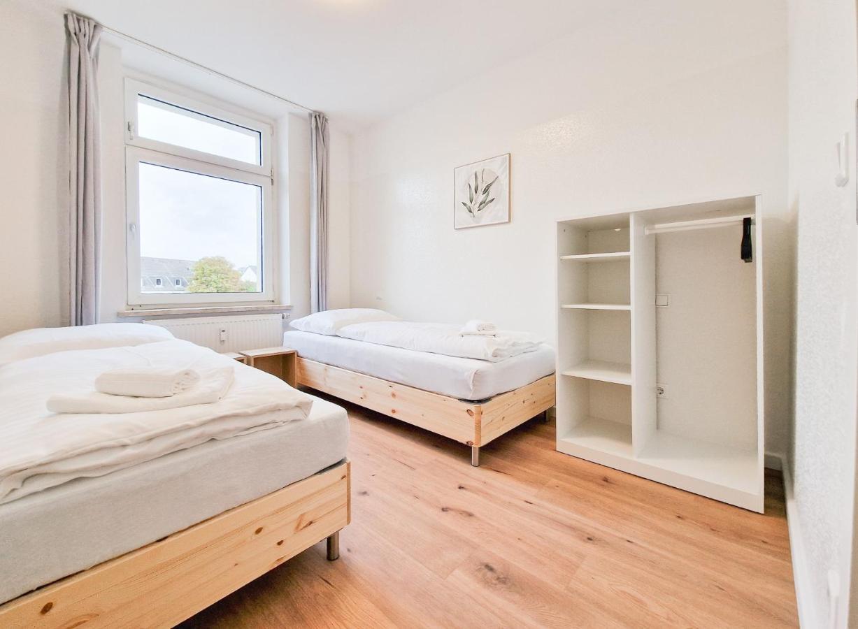 Tolstov Apartments - 4 Room Apartment - 15 Min to Messe DUS - 10 Min Old to Town DUS