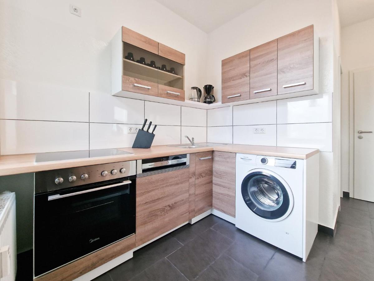 Tolstov Apartments - 4 Room Apartment - 15 Min to Messe DUS - 10 Min Old to Town DUS