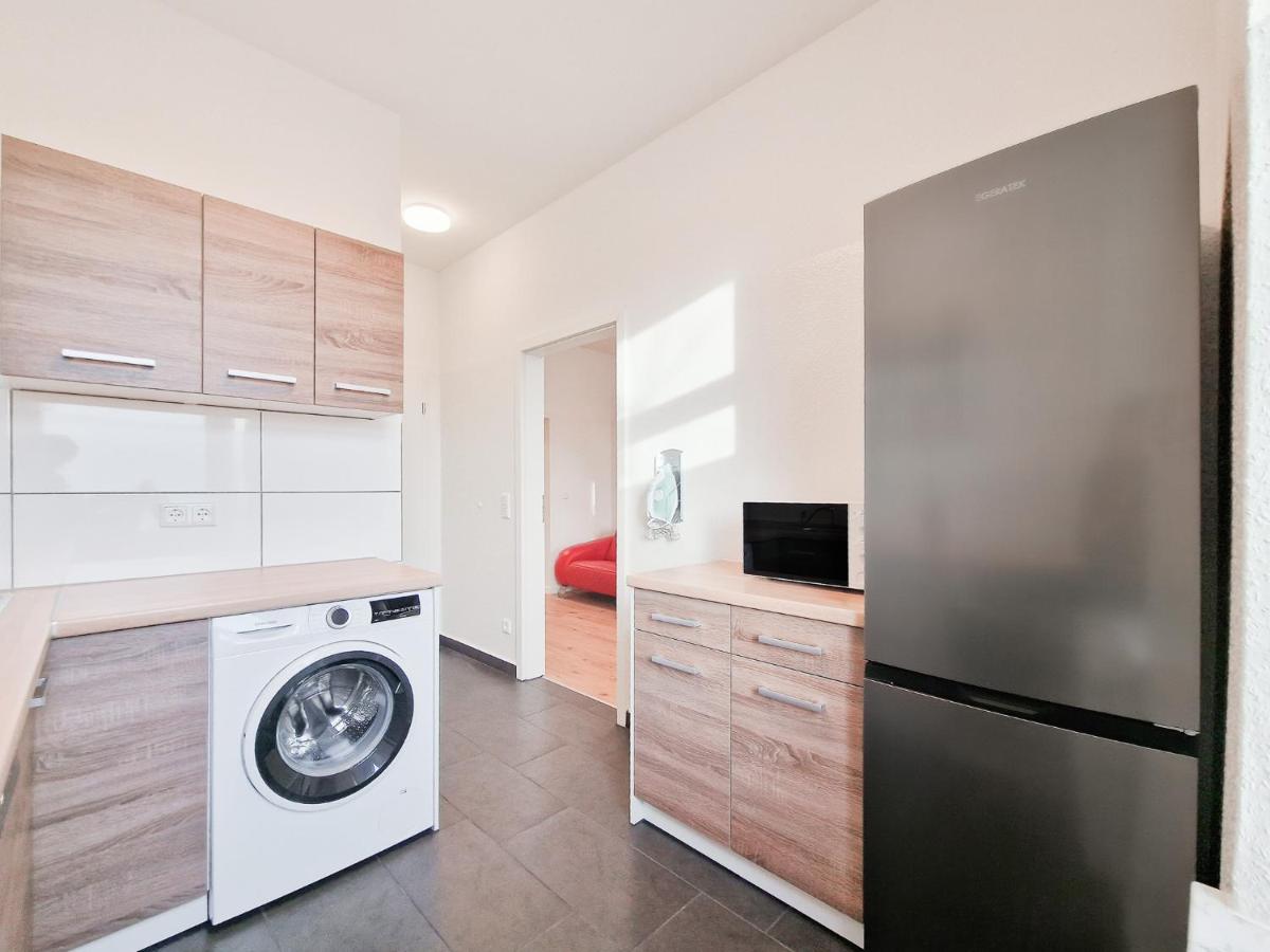 Tolstov Apartments - 4 Room Apartment - 15 Min to Messe DUS - 10 Min Old to Town DUS
