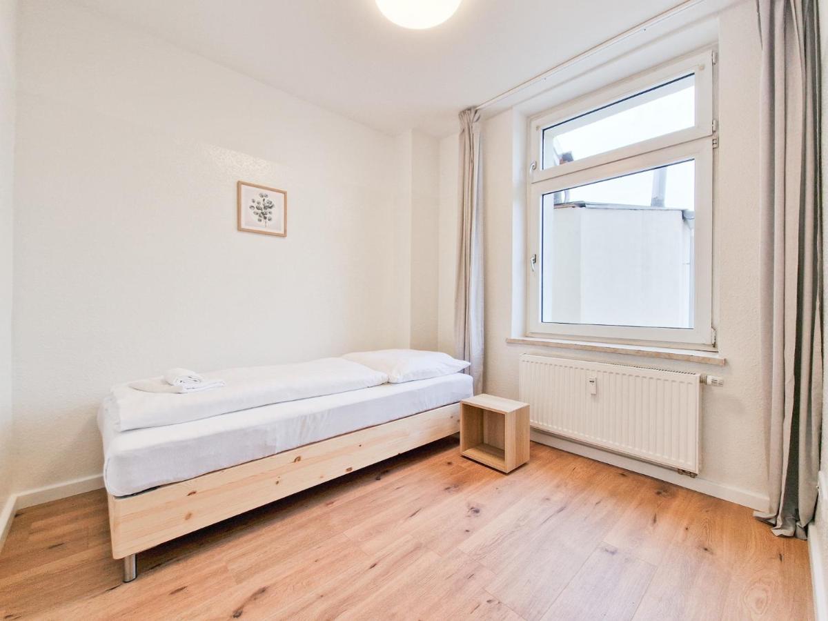 Tolstov Apartments - 4 Room Apartment - 15 Min to Messe DUS - 10 Min Old to Town DUS