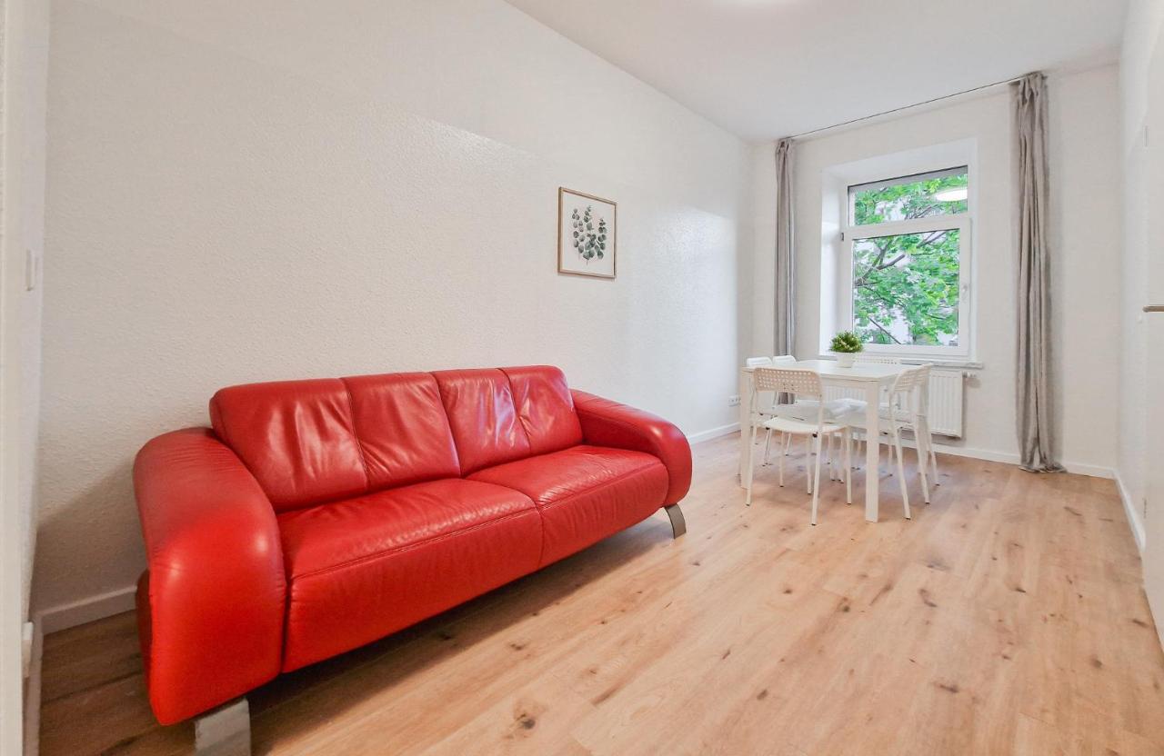 Tolstov Apartments - 4 Room Apartment - 15 Min to Messe DUS - 10 Min Old to Town DUS