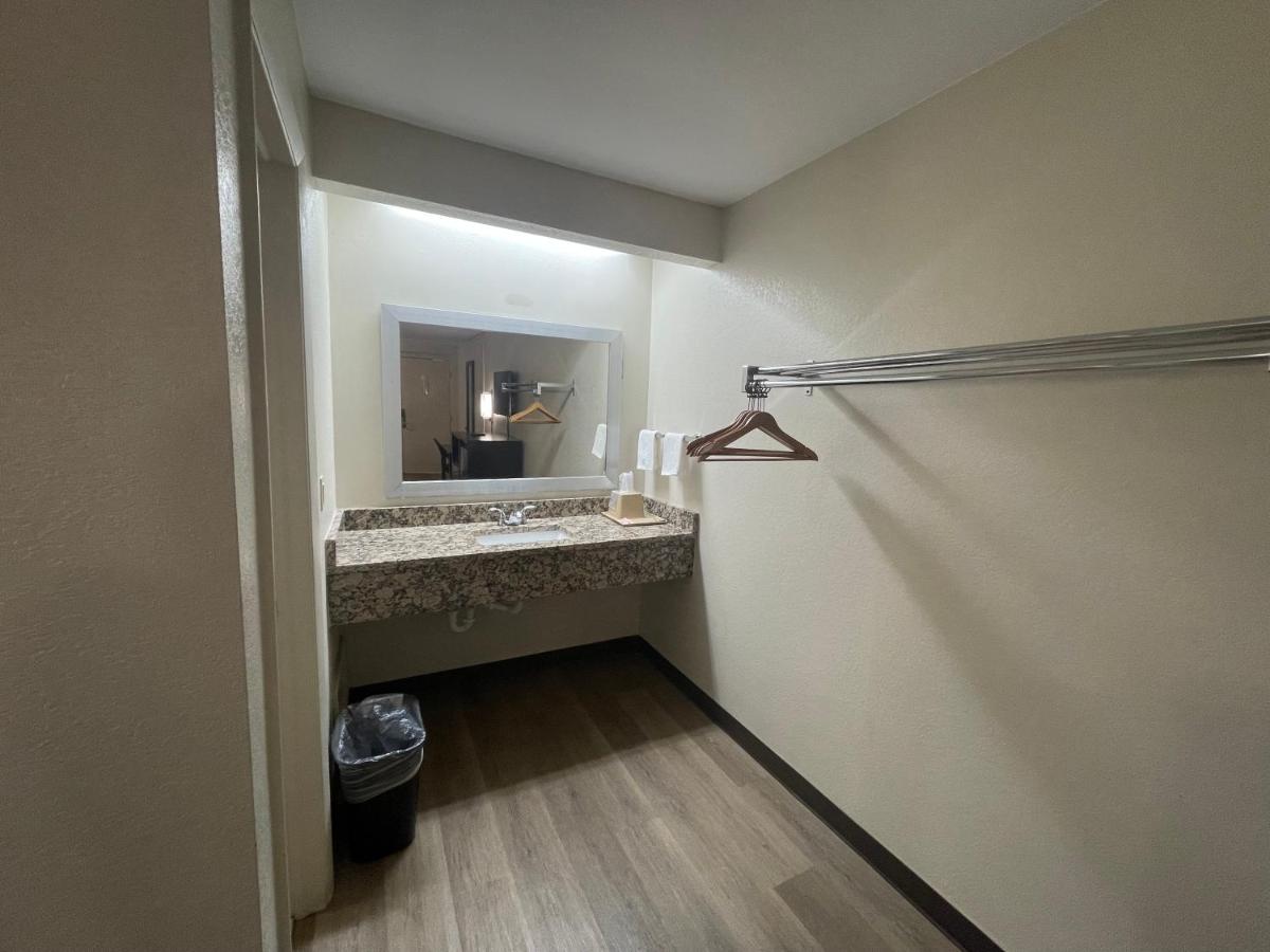 Royal Inn Motel — photo 16