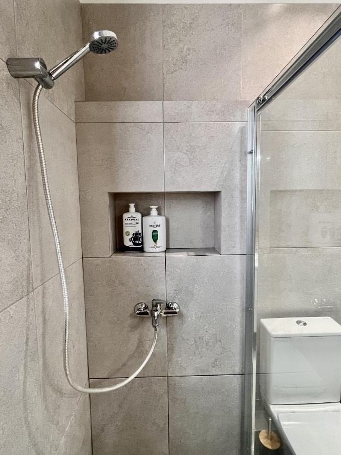 Chic Getaway Near Stavros Niarchos - 3