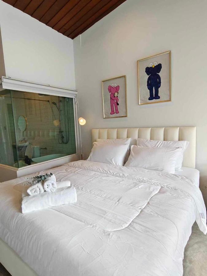 Mr Black & Ms White -Self Check in accommodation