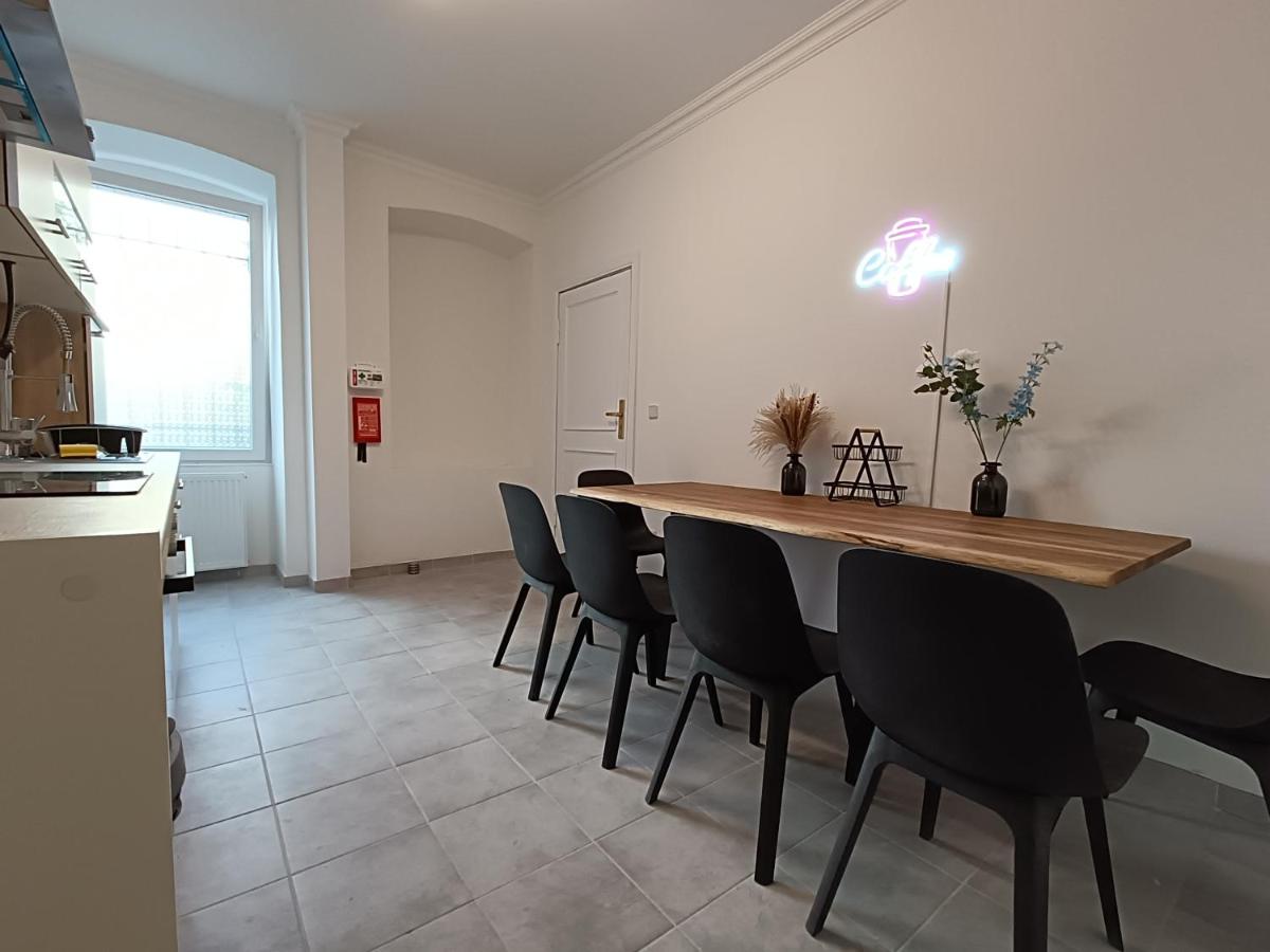 central 2 Bedroom Apartment in Kreuzberg - 4