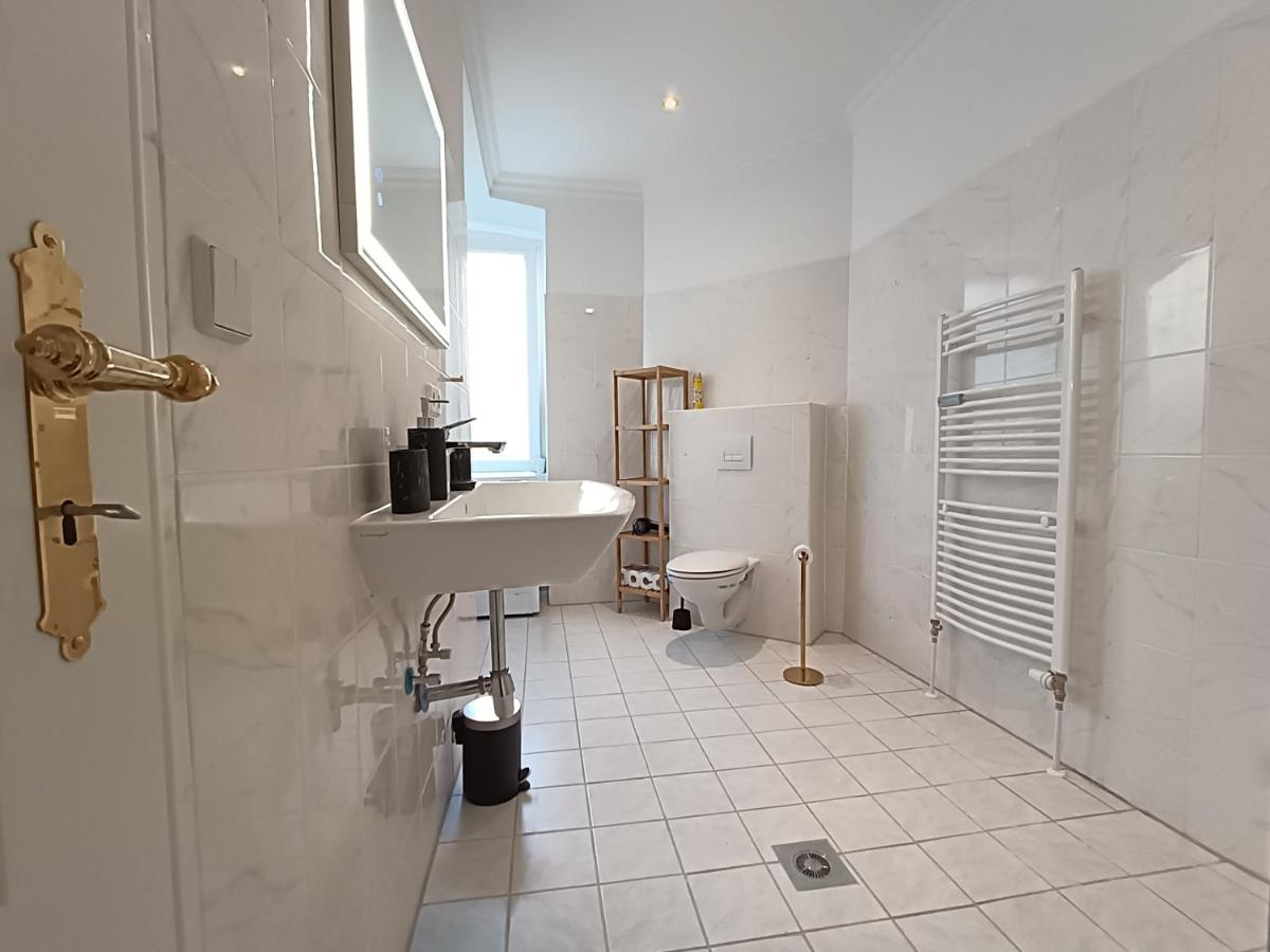 central 2 Bedroom Apartment in Kreuzberg - 3