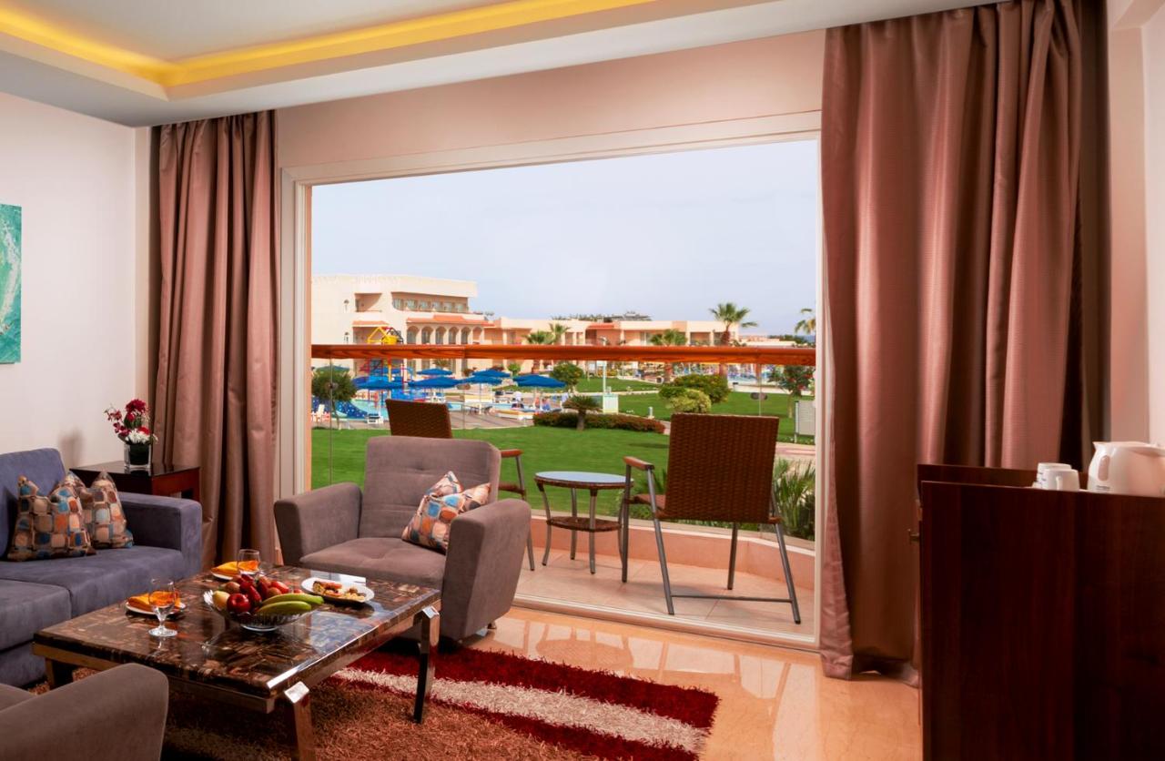 Pickalbatros Royal Moderna Sharm "Aqua Park" photo